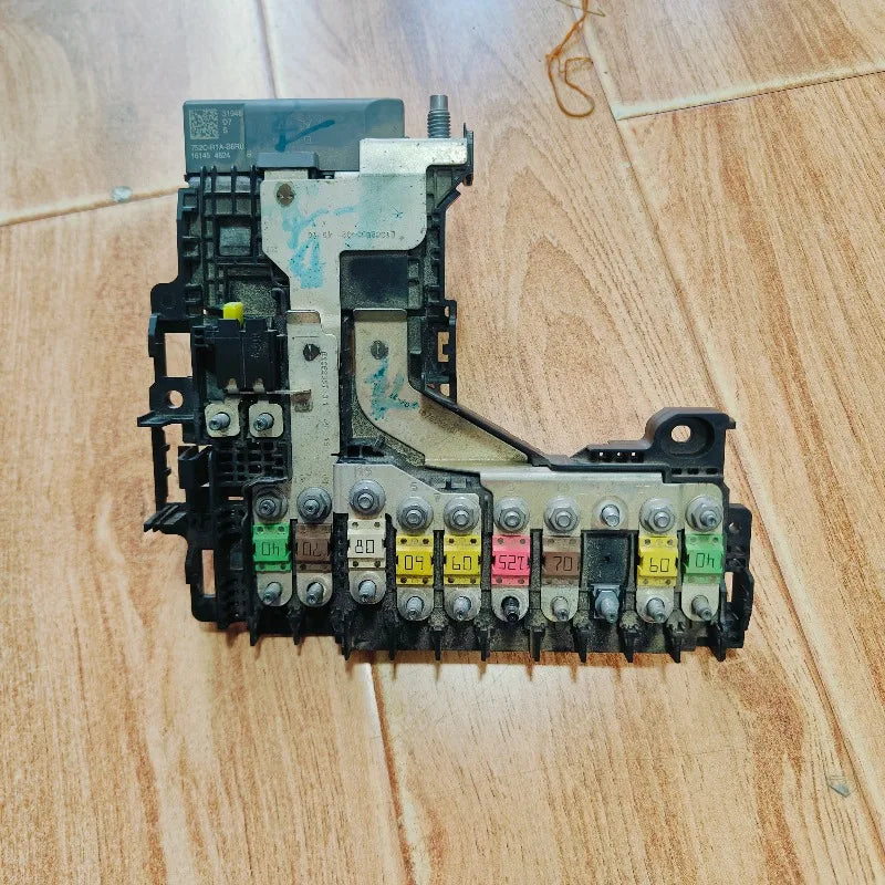 9805119280 9666817380 Fit for Peugeot 508 for Citroen C4L C5 Second hand used Genuine Fuse Box BPGA Battery Module