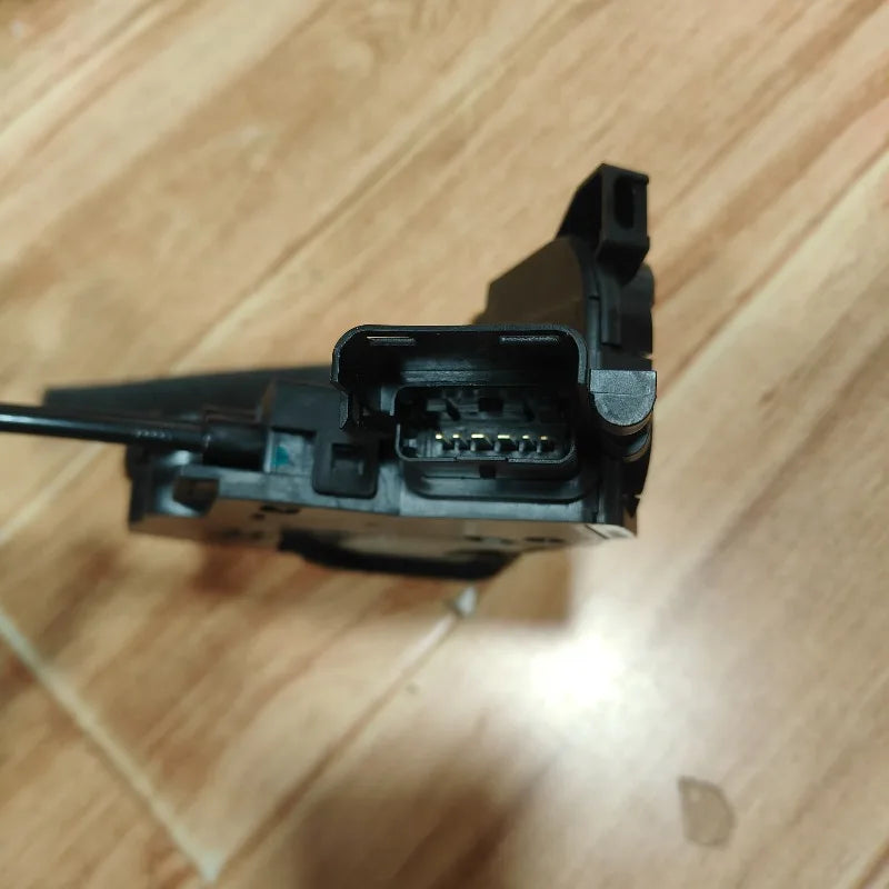 805030013R Front door lock suitable for Renault Fluence Koleos mechanism door lock block door lock motor 805020013R 825030010R