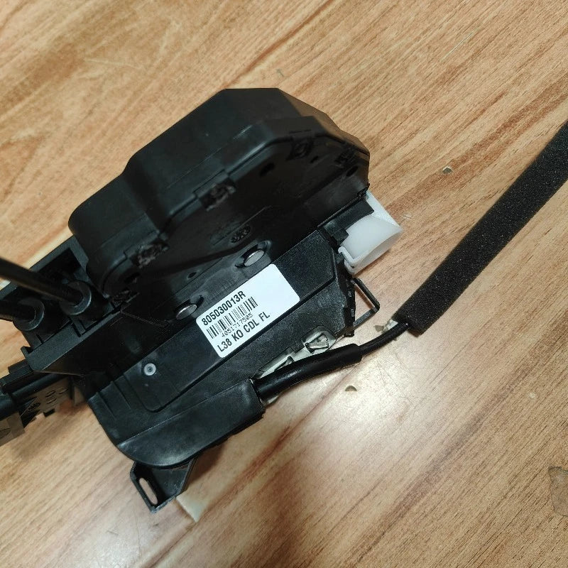 805030013R Front door lock suitable for Renault Fluence Koleos mechanism door lock block door lock motor 805020013R 825030010R