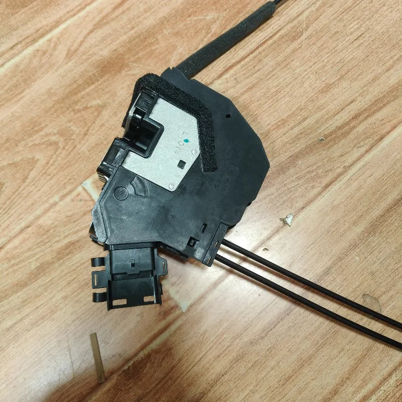 805030013R Front door lock suitable for Renault Fluence Koleos mechanism door lock block door lock motor 805020013R 825030010R