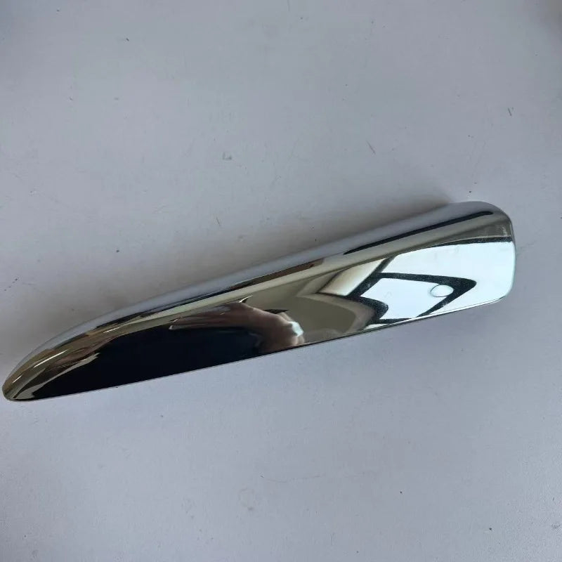 9805011580 9805011680 Fit for Citroen DS5 front bumper decorative strip Silver decorative strip on the front bumper Secondary image
