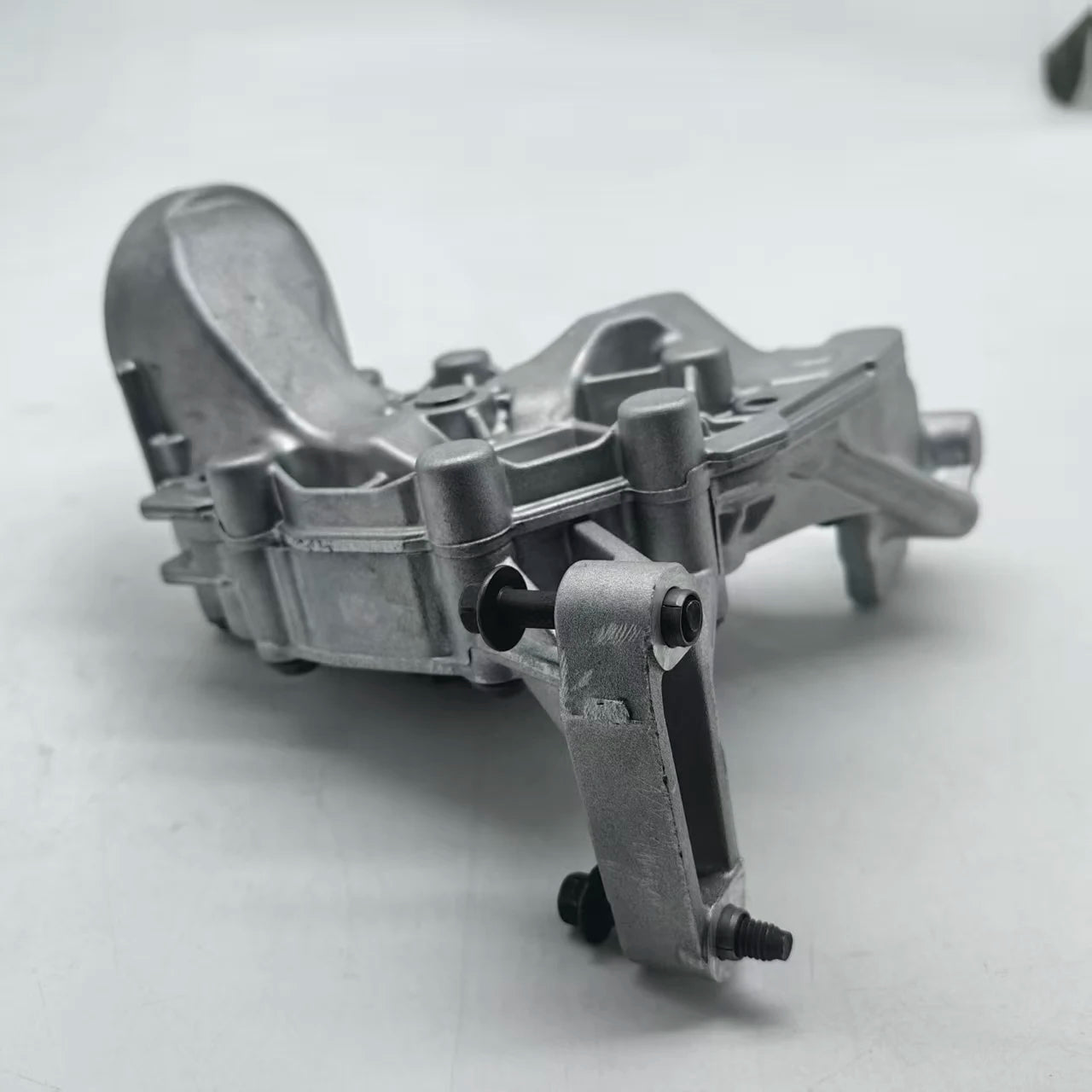 9801703580 For Peugeot 208 308 3008 5008 for Citroen C3 C4 C5 Oil pump high pressure pump 9801943580 9837408880 Secondary image