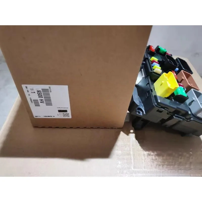 9667199680 6500HV R08 R07 Fit for Peugeot 1007 207CC 208 for Citroen C2 C3 DS3 fuse box assembly R08 BSM
